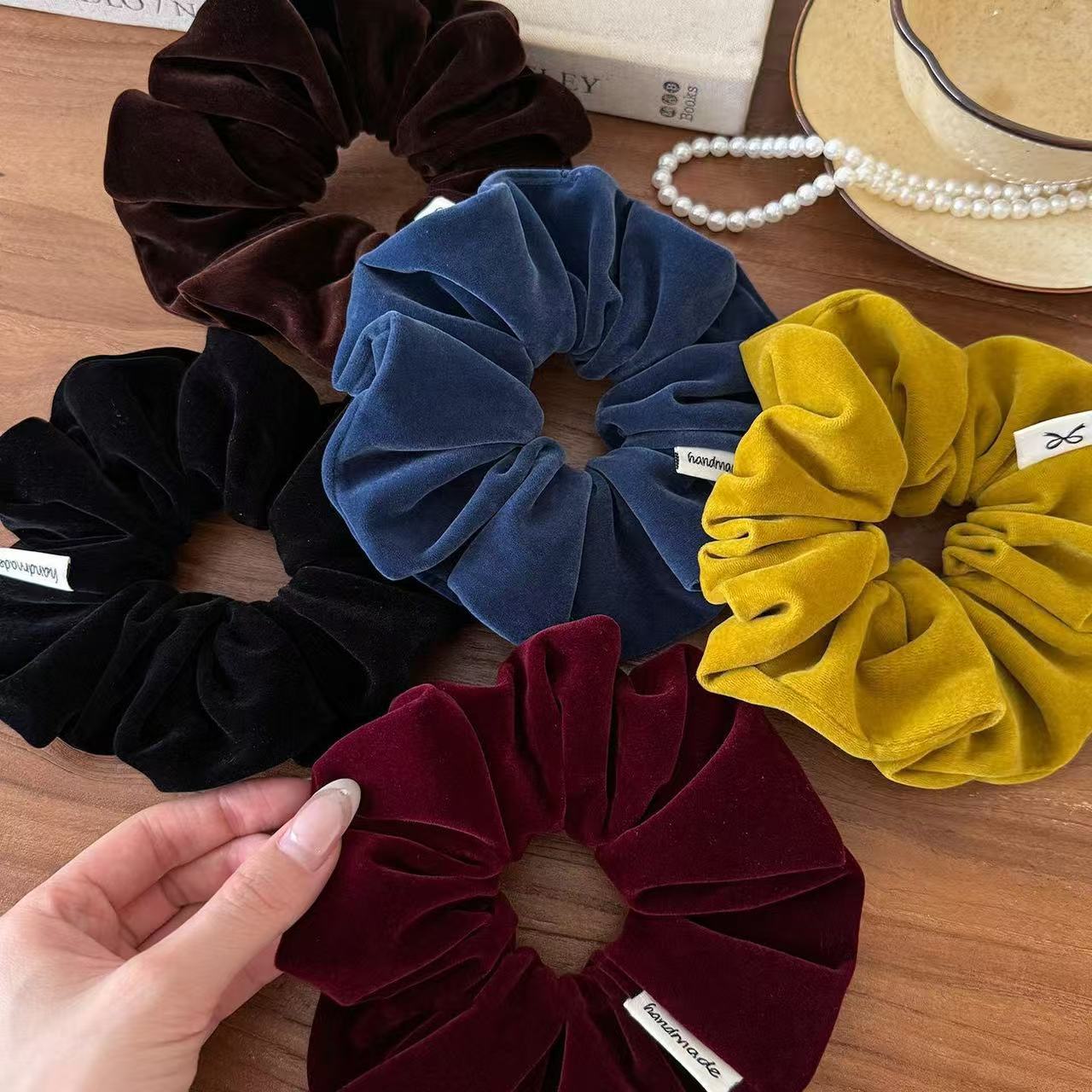 한국 스타일의 미니멀한 벨벳 헤어밴드 – 뛰어난 탄성을 - Travel Accessories Aesthetic 리뷰 및 가격